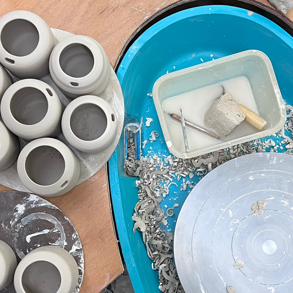 handmade-pottery-takeaway-coffee-mugs-venco-wheel